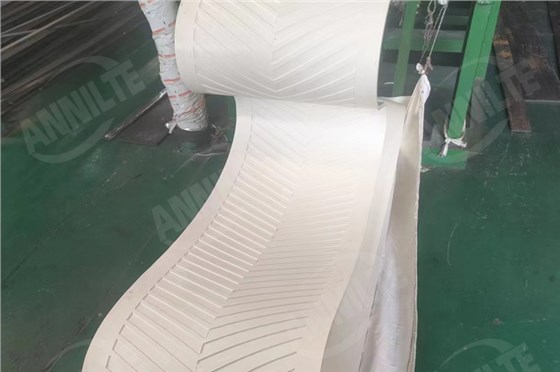 輸送顆粒化肥的輸送帶