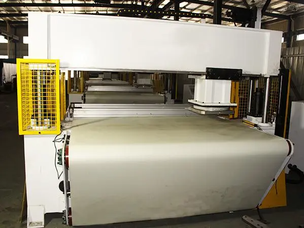 自動(dòng)裁斷機(jī)